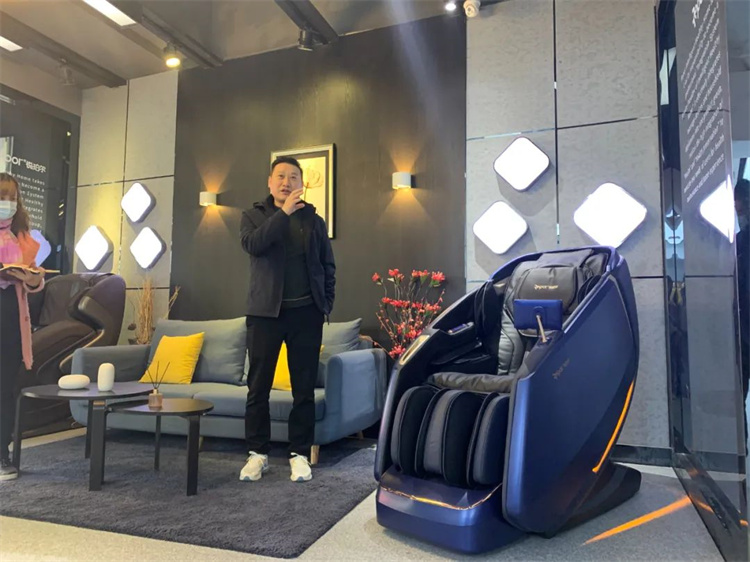 熊猫体育官方网站体育集团旗下品牌—锐珀尔举行新款4D穴感总裁按摩椅S500内训会